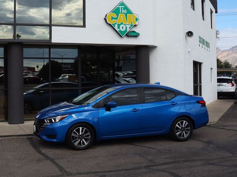 Used 2023 Nissan Versa SV image 7