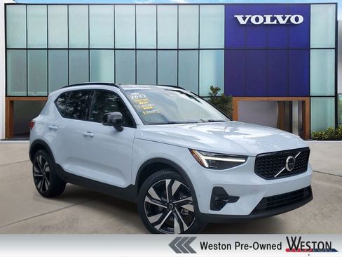 Certified 2024 Volvo XC40 B5 Plus w/ Climate Package AWD/4WD image 1