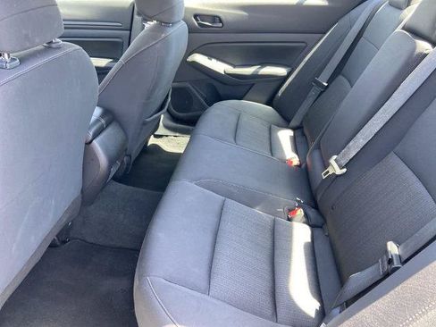 Used 2025 Nissan Altima 2.5 SV FWD image 18