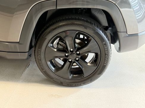 Used 2019 Jeep Compass Latitude AWD/4WD image 2