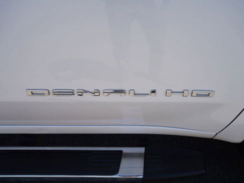 Used 2022 GMC Sierra 2500 Denali AWD/4WD image 36