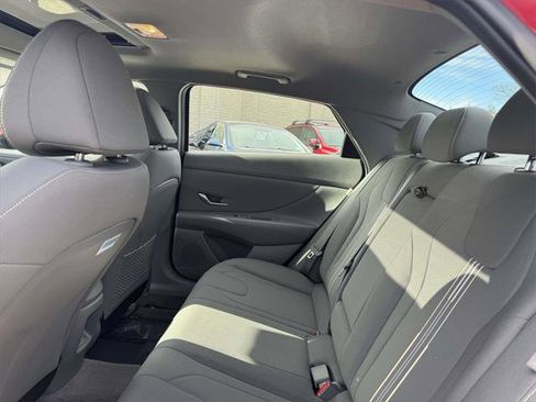 Certified 2025 Hyundai Elantra SEL image 11