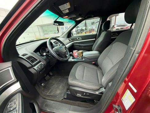 Used 2017 Ford Explorer XLT w/ Equipment Group 201A AWD/4WD image 9