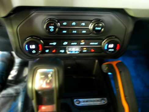 Used 2021 Ford Bronco Badlands image 16