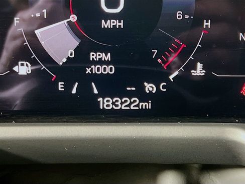 Used 2025 GMC Acadia Elevation image 12