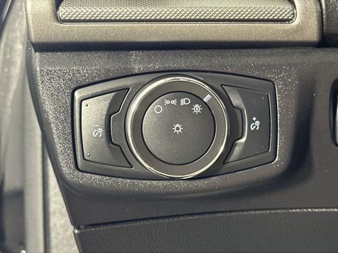 Used 2017 Ford Fusion SE w/ Fusion SE Technology Package image 22