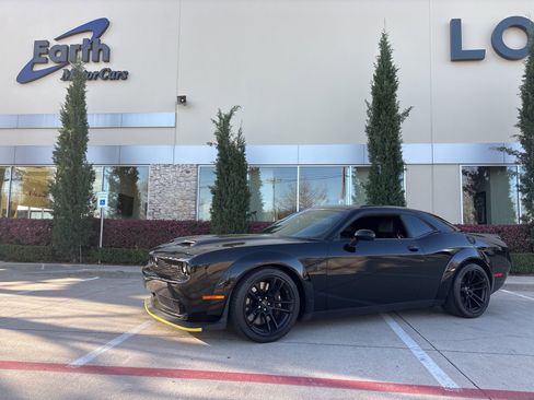 Used 2023 Dodge Challenger SRT Hellcat image 1