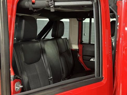 Used 2015 Jeep Wrangler Unlimited Sahara AWD/4WD image 10