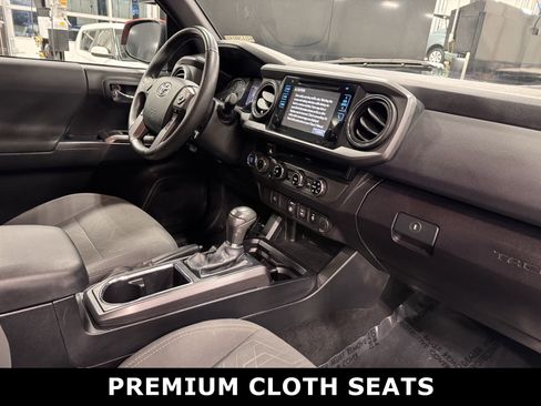 Used 2018 Toyota Tacoma TRD Sport image 4