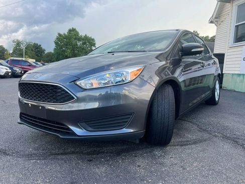 Used 2017 Ford Focus SE image 9