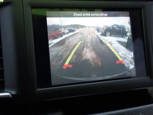 Used 2020 Chrysler Pacifica Touring image 30