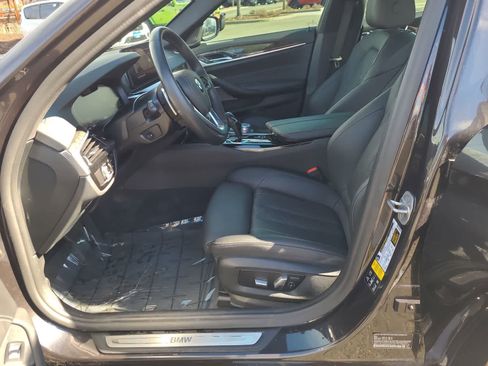 Used 2022 BMW 530i xDrive w/ Premium Package image 19