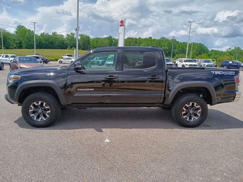 Used 2021 Toyota Tacoma TRD Off-Road AWD/4WD image 8
