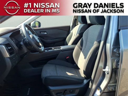 Used 2023 Nissan Rogue SV FWD image 23