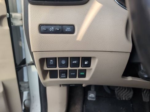 Used 2020 Nissan Rogue SV image 25