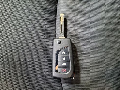 Used 2022 Toyota Corolla LE w/ Carpet Mat Package (TMS) FWD image 32