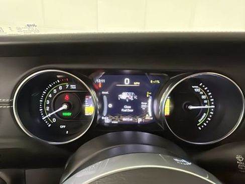 Used 2023 Jeep Wrangler Unlimited Sahara w/ Cold Weather Group AWD/4WD image 17