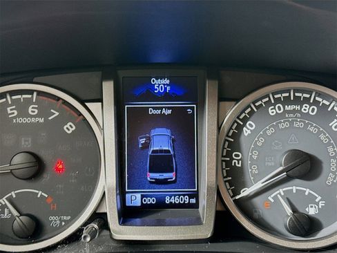 Used 2017 Toyota Tacoma SR5 w/ Tow Package image 9