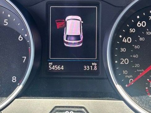 Used 2021 Volkswagen Tiguan SE FWD image 1