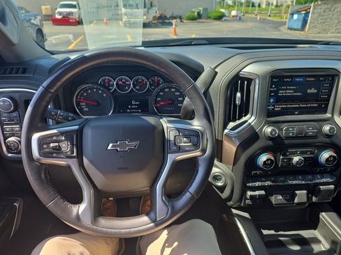 Used 2021 Chevrolet Silverado 1500 LT Trail Boss w/ Convenience Package II AWD/4WD image 14