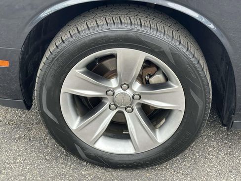 Used 2016 Dodge Challenger SXT RWD image 9