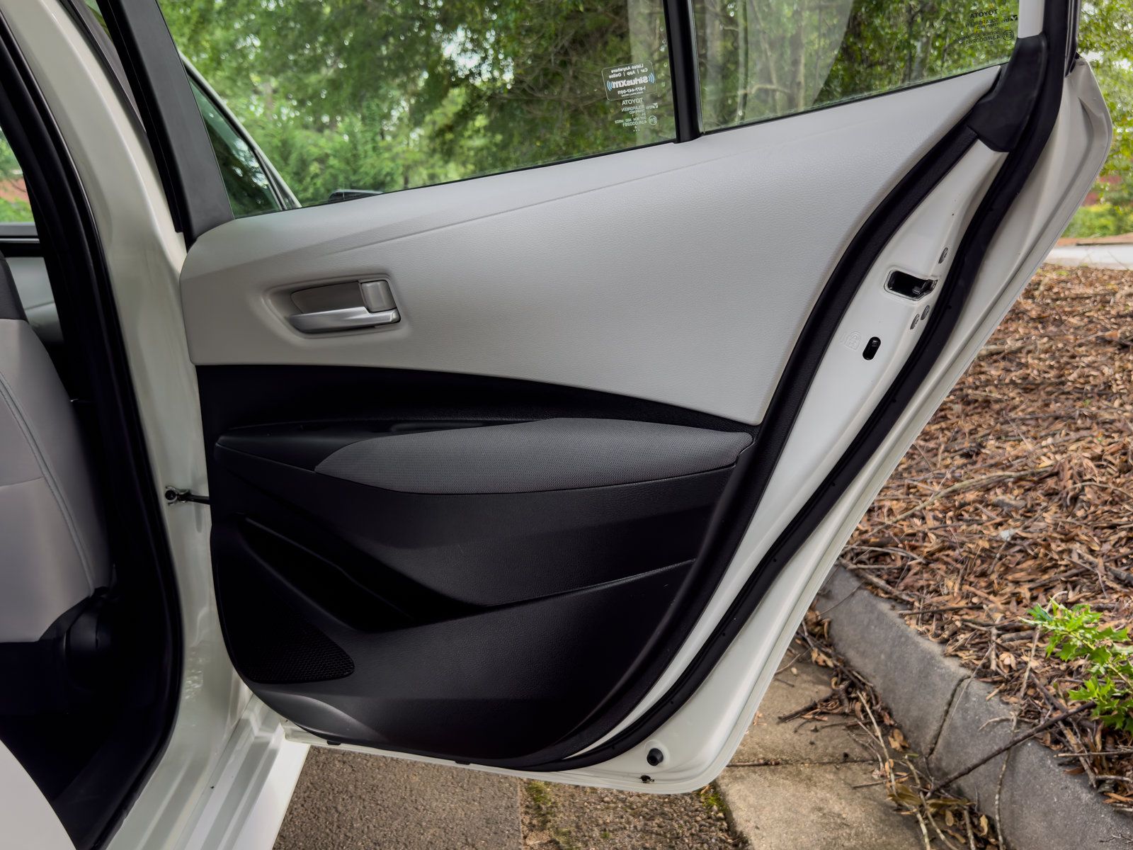 Used 2021 Toyota Corolla LE FWD image 34