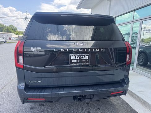 Used 2025 Ford Expedition Active AWD/4WD image 3