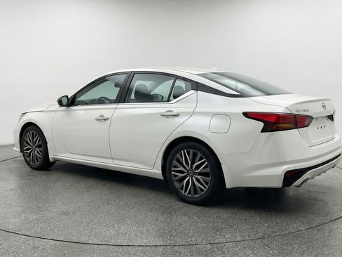 Used 2025 Nissan Altima 2.5 SV image 6