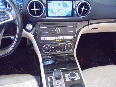 Used 2017 Mercedes-Benz SL 550 image 15