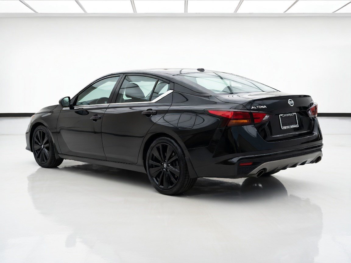 Used 2020 Nissan Altima 2.5 SR w/ Premium Package FWD image 6