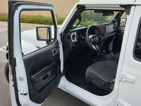 Used 2024 Jeep Wrangler Unlimited Sahara image 44