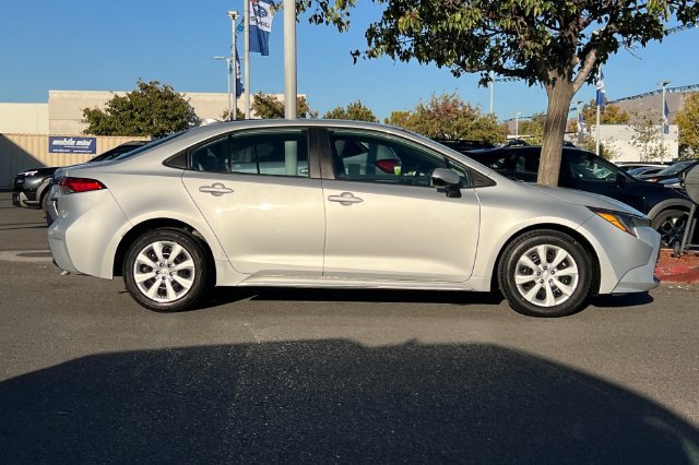 Used 2023 Toyota Corolla LE FWD image 3