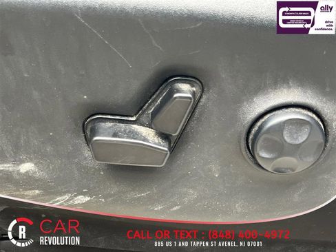 Used 2023 Chrysler Pacifica Touring-L FWD image 31