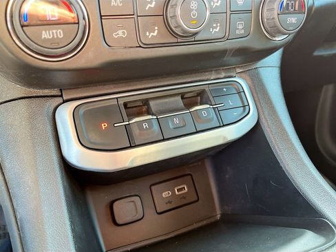 Used 2022 GMC Acadia SLE AWD/4WD image 16