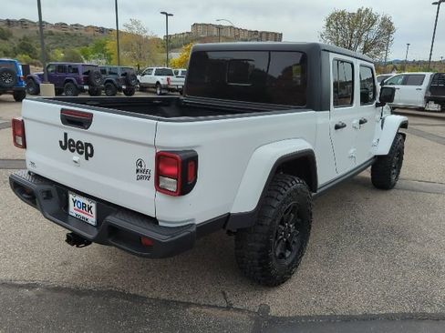 Used 2021 Jeep Gladiator Sport image 4