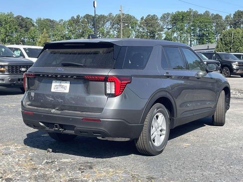 New 2026 Ford Explorer Active RWD image 3