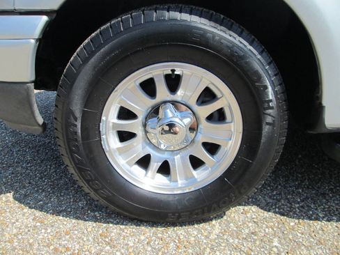 Used 2002 Ford F150 XLT RWD image 5