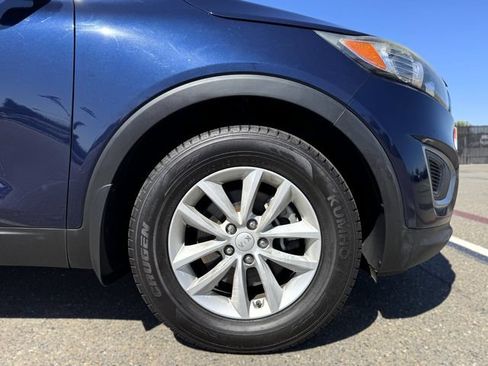 Used 2017 Kia Sorento FWD image 10