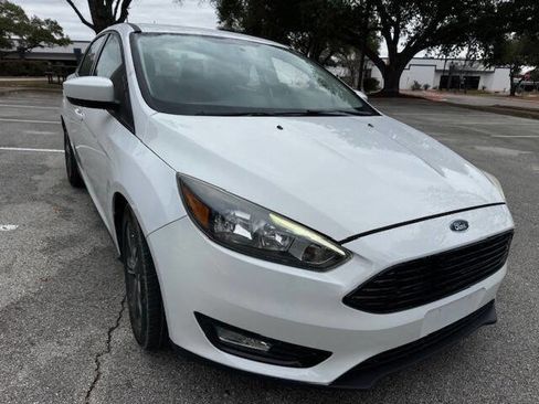 Used 2018 Ford Focus SE w/ SE Appearance Package image 7