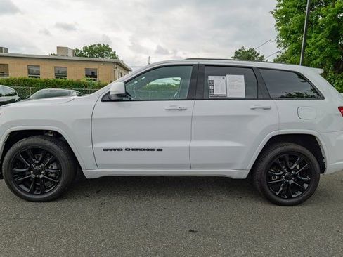 Used 2022 Jeep Grand Cherokee Laredo X image 5