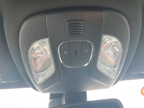 Used 2024 Jeep Compass Limited image 19