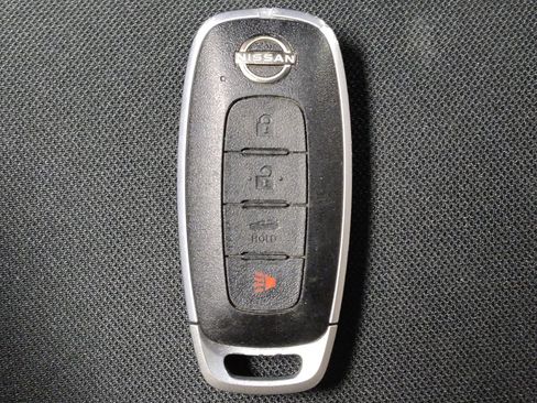 Used 2025 Nissan Versa SV FWD image 32
