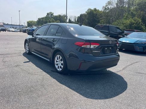 Used 2025 Toyota Corolla LE FWD image 3