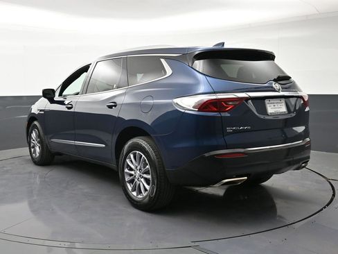 Used 2024 Buick Enclave Essence AWD/4WD image 3