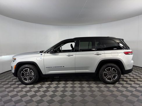 Used 2024 Jeep Grand Cherokee Trailhawk w/ Advanced Protech Group II AWD/4WD image 10
