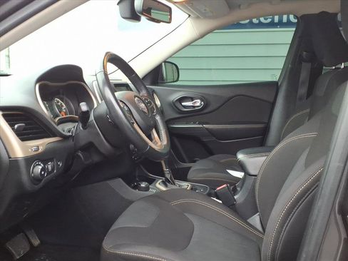 Used 2016 Jeep Cherokee Latitude w/ Comfort/Convenience Group image 8