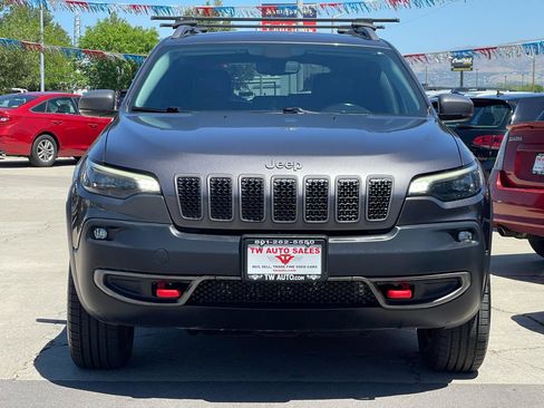 Used 2019 Jeep Cherokee Trailhawk AWD/4WD image 2
