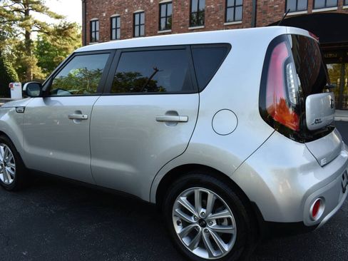 Used 2017 Kia Soul + FWD image 28