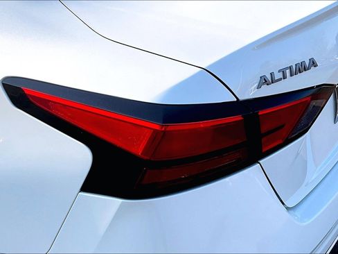 Used 2024 Nissan Altima 2.5 SV image 23