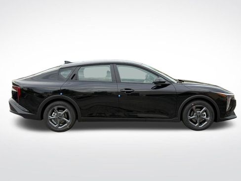 New 2025 Kia K4 LXS image 2
